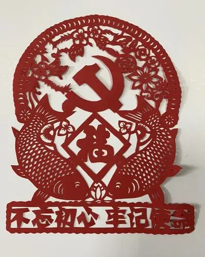 童心永向党 剪纸展红心