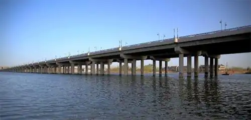 顶推法在箱梁式结构桥梁施工案例分析