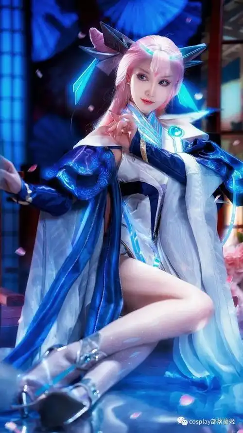 cos王者荣耀貂蝉猫影幻舞那双高跟水晶凉鞋为那双大长腿注入了更加