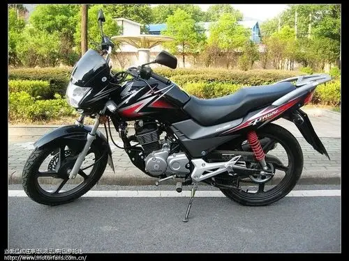 国际档摩托挂档是踩一挑2-6踩不动了然后在往下踩一挡一挡往下退?