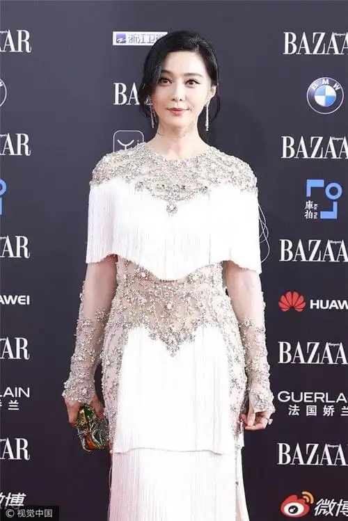 范冰冰端庄大气出席芭莎慈善夜
