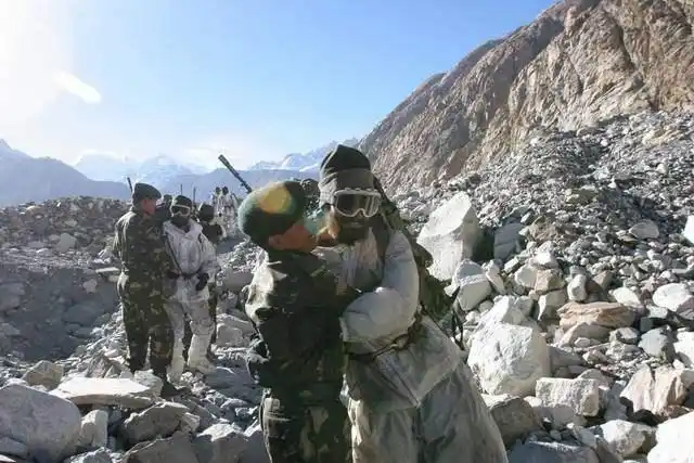 中印边境冲突中,4名战士英勇牺牲,中国5大战区同时发声