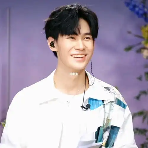 没有人不喜欢看张哥笑吧 我真的好爱好爱张哥的笑 太迷人了#张真源