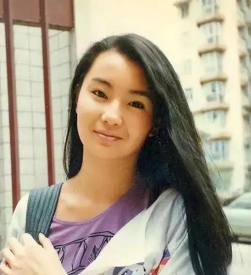 纪实张曼玉凭眼神"迷倒"万千男人,如今处境让人唏嘘,59岁仍单身