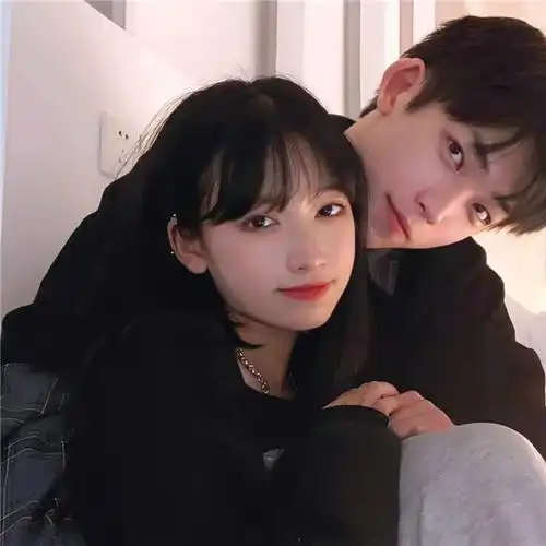 2023最火情侣头像一对2张图片