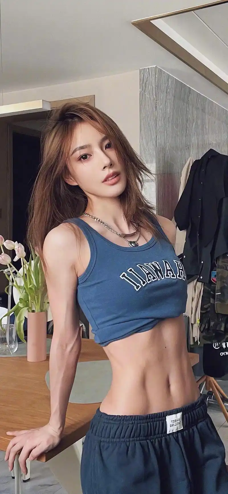 美女壁纸分享,欢迎取图#大长腿 #完美身材 # - 抖音