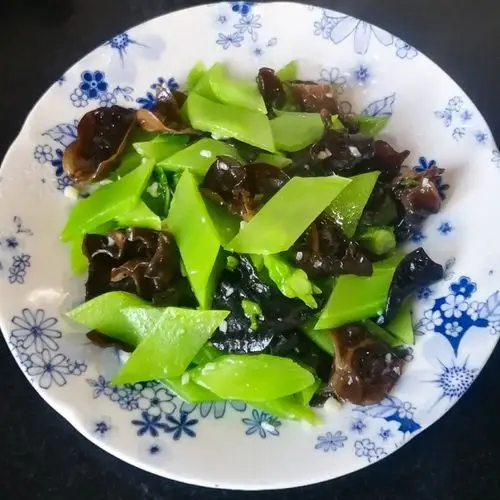 【清炒莴笋炒木耳的做法步骤图,怎么做好吃】香水厨娘_下厨房