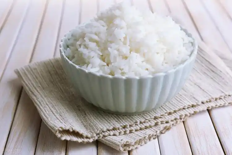 饭店里传出来的蒸米饭秘方,多放2味料,米饭粒粒分明,香软好吃|米饭|味