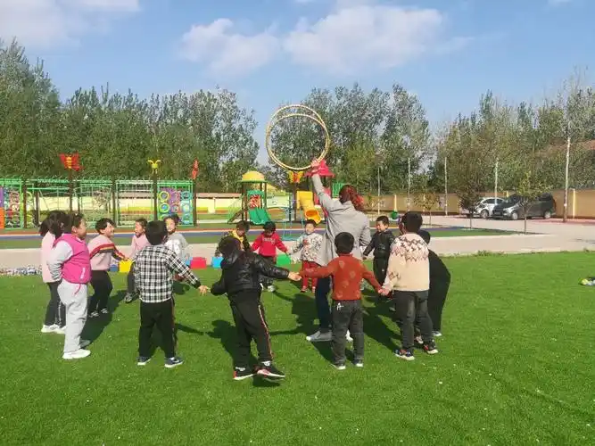 后张鲁小学幼儿园大班户外游戏展示