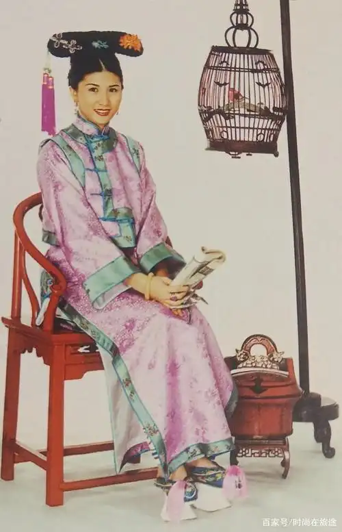 中国少数民族服装(满族)