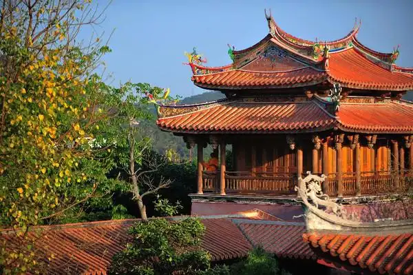 泉州少林寺亦称南少林寺,位于福建省泉州市清源山东岳山麓,作为我国