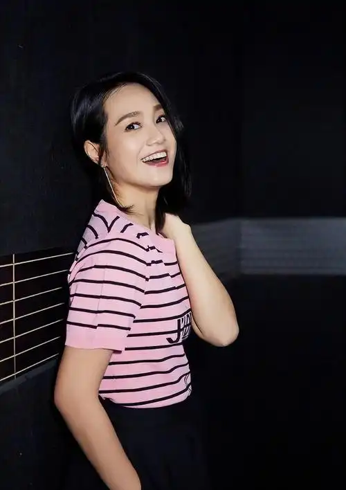 回顾主持人朱丹与林涵离婚后二婚嫁周一围生两子在卑微中幸福