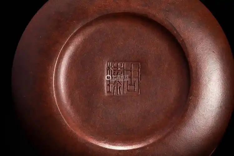 周桂珍款宜兴紫砂朱泥雕纹茶壷急须