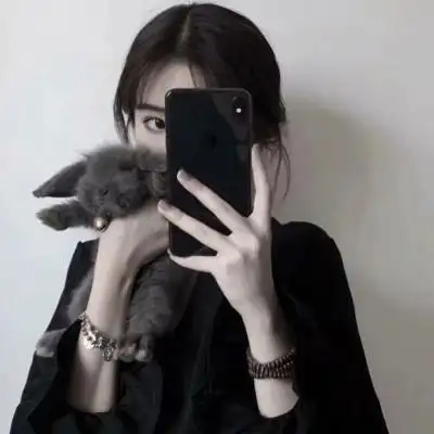 手拿手机拍照挡脸女生头像