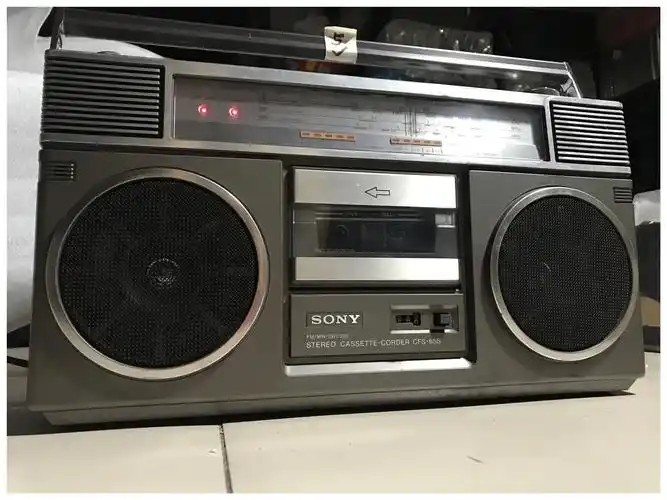 80年代风靡一时的大块头录音机,扛上它,你就是整条街最潮的仔!