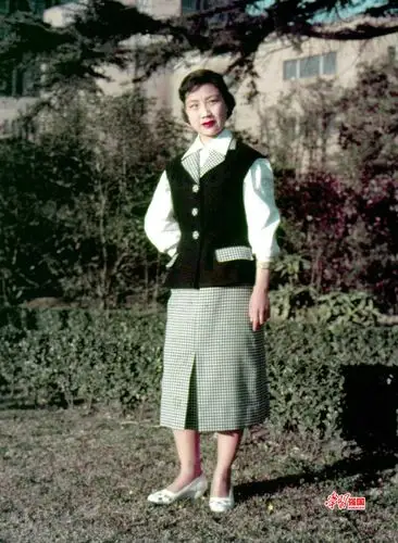 1956年老照片上的上海女性日常着装