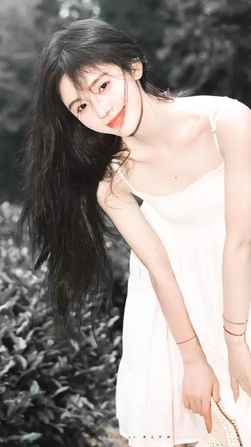 鞠婧祎白色吊带裙写真