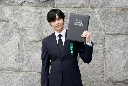 姜丹尼尔在开元节庆祝仪式进行诗歌独诵