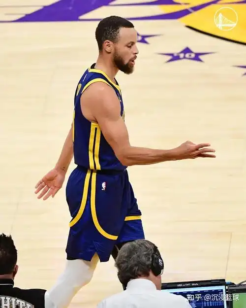 库里三分6中6仅9次出手拿到23分勇士26记三分大胜湖人常规赛3比1