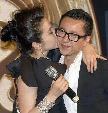 王中磊和多位女星亲密合照曝光妻子王晓蓉通情达理不过问