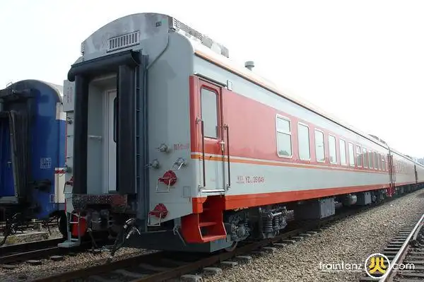 25g车体就是红皮车了 绿皮车很少了 我就不说了 环境服务就那么回事了