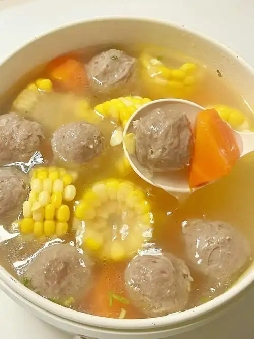 宿舍十分钟做饭d15玉米萝卜牛筋丸汤