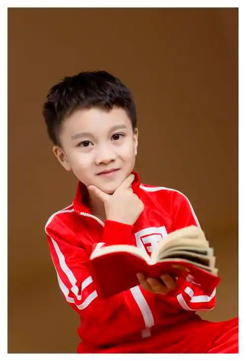 小秋秋的儿童摄影作品《成长》