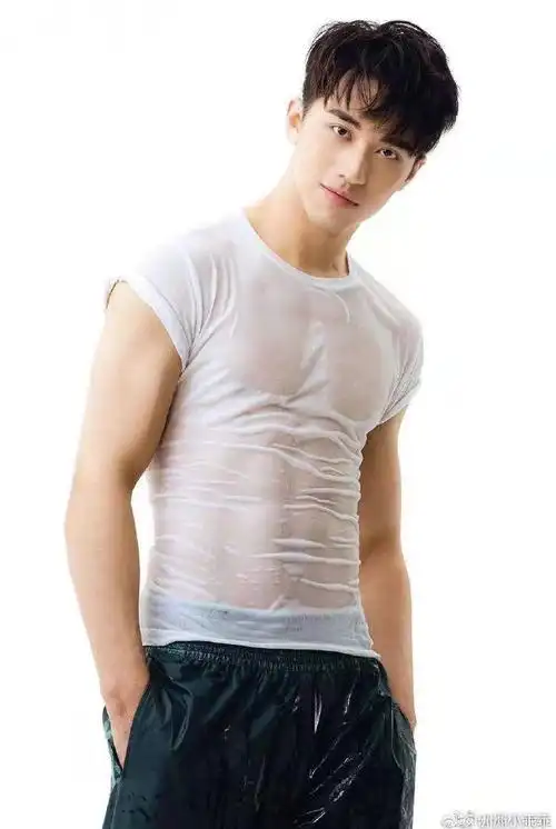 荣耀乒乓定档#3月9日,天了噜被#荣耀乒乓肌肉感拉满#帅到晕厥,白敬亭