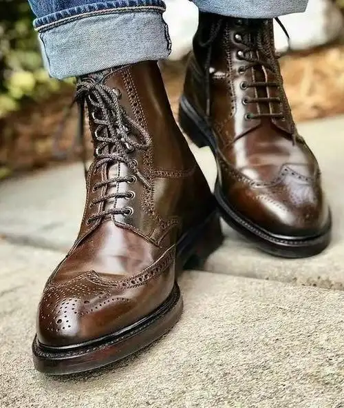 看了潮人街拍才发现,今年"布洛克鞋"又火了!高级时髦特有气质