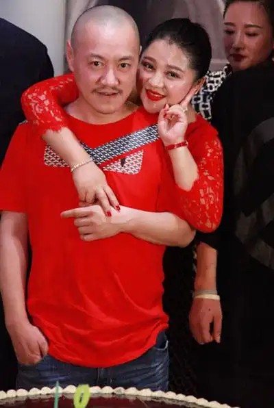 雪村俞晴现场免费送切糕高林生杨海彪无偿助威