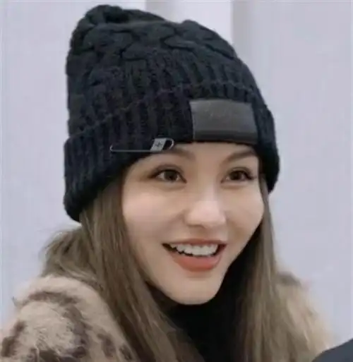 周扬青首次参演的综艺节目《潮流合伙人2》,秀出了她没有修图的真正