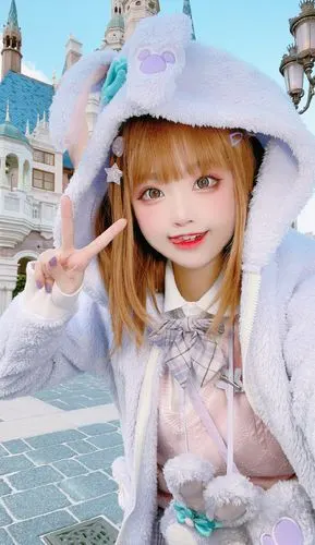 网红美女小柔呆萌可爱迪士尼自拍照图片