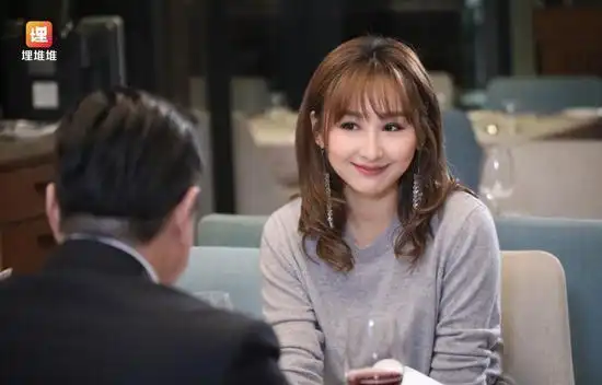 tvb《反黑路人甲》王浩信,高海宁两个人好有喜感,太适合喜剧了_腾讯