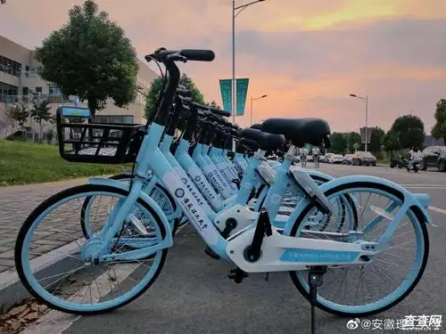 "学校也太贴心了吧,竟然把共享单车放在了学院门口",学生在抖音如是