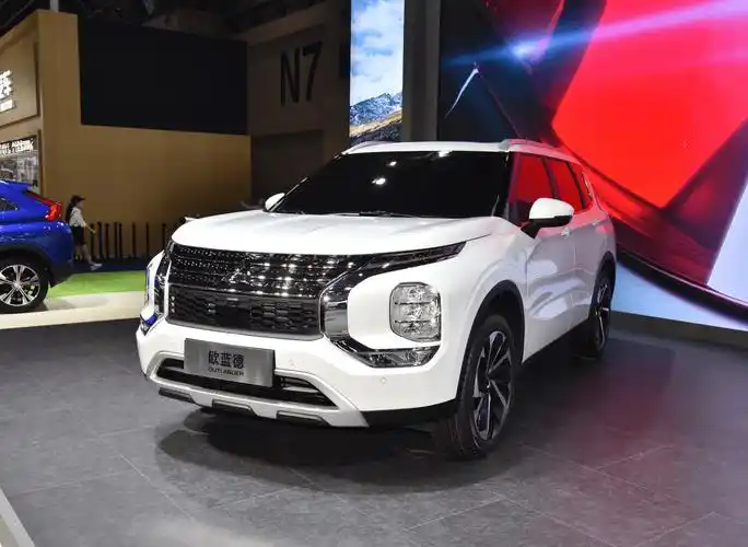 全新一代三菱欧蓝德亮相外观造型十分霸气有望搭载15t发动机