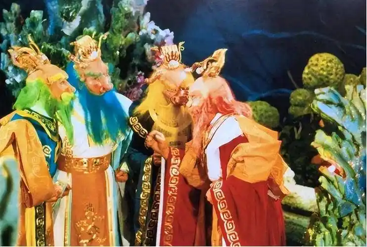 龙是中国人的图腾,权力的象征,为何在《西游记》中如此卑微_龙王_形象