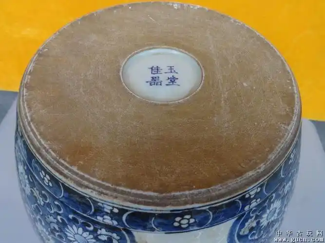 乡下刚收来清代乾隆年四开光玉堂佳器人物青花大罐