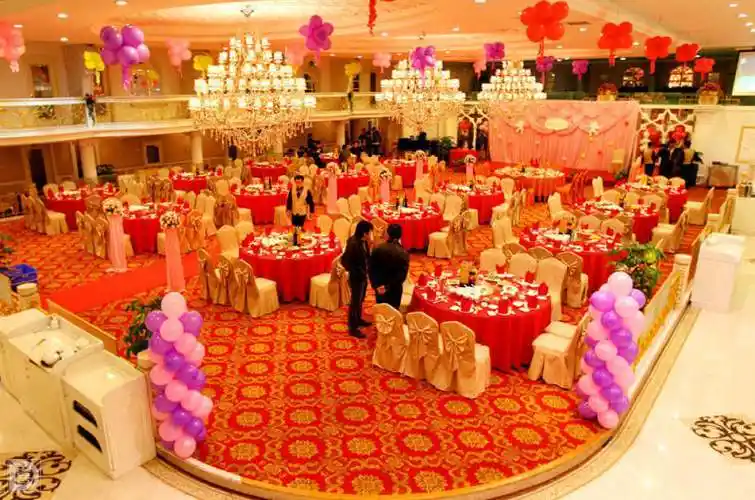 小宴会厅 4f 1388   2588 /桌 桌数:10桌 面积:请到店详谈 形状:长