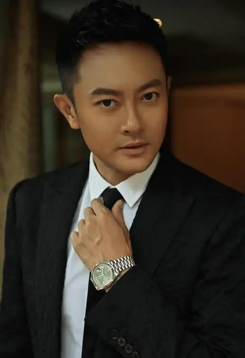 印小天杜淳尴尬同框当年插刀教伤疤再被揭发文回应显情商