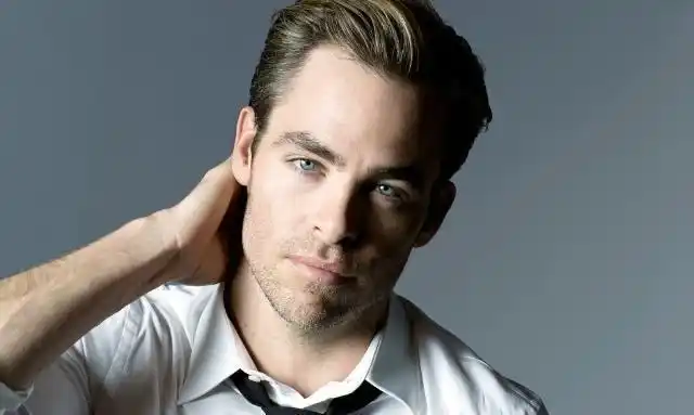 第8期中的角色(all star comics#8),史蒂夫特雷弗是一位美军情报官