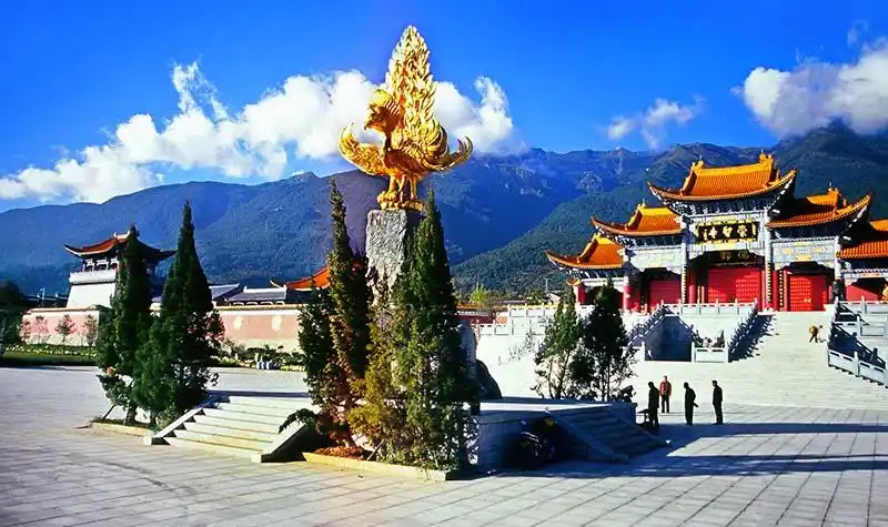 阿嵯耶观音阁前的九龙浴太子喷泉以九龙浴太子传说为题材,将九龙和