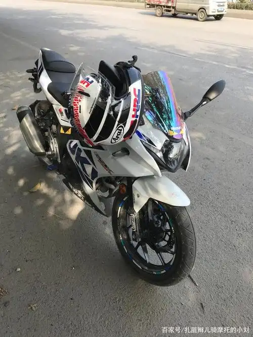 在考得摩托车驾驶证之后,我选择了二手铃木gsx250这台车.