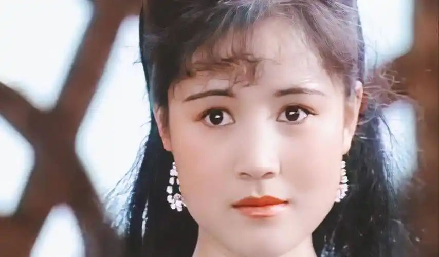 32年后看《封神榜》,竟被王后徐娅惊艳到,高颜值不逊色女主傅艺伟