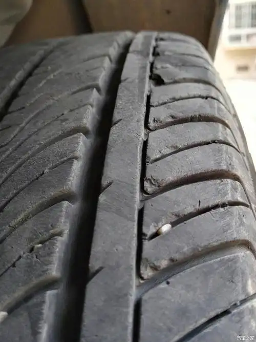 33万公里不到两年车轮胎掉渣羽毛状片