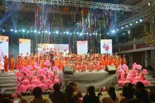 第九届校园文化艺术周系列活动之"扬中华之风,展龙源之彩"大型文艺