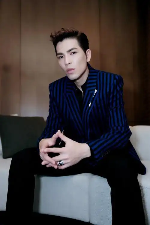 萧敬腾复古风帅气写真图片