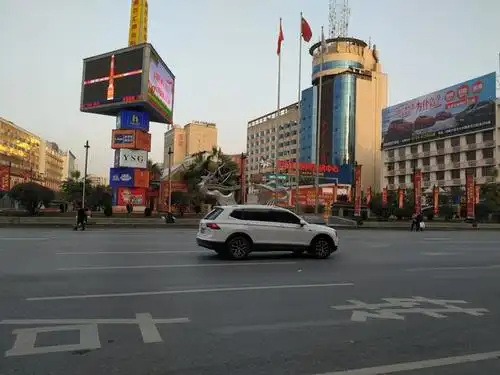 邵阳旧城区里的人民广场,这里有条东大路承载了80后的童年味道!