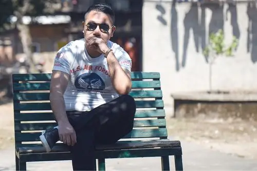 【图片1】黑社会大哥--蜂鸟论坛照片套图