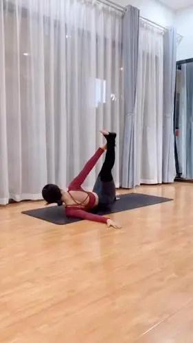 瑜伽#横向开肩美背动作,开完肩这酸爽,我的手不是我的手