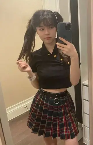 身为企鹅电竞绝地求生板块知名女主播,沫子凭借极高的颜值/幽默风趣的